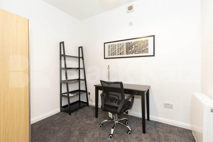 Newly refurbished one bed with a study room mins to tube and shops  York Mews, Kentish Town